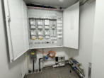 Elektro - Bezugsfertige EG-Wohnung (rechts) mit Terrasse und Garten!